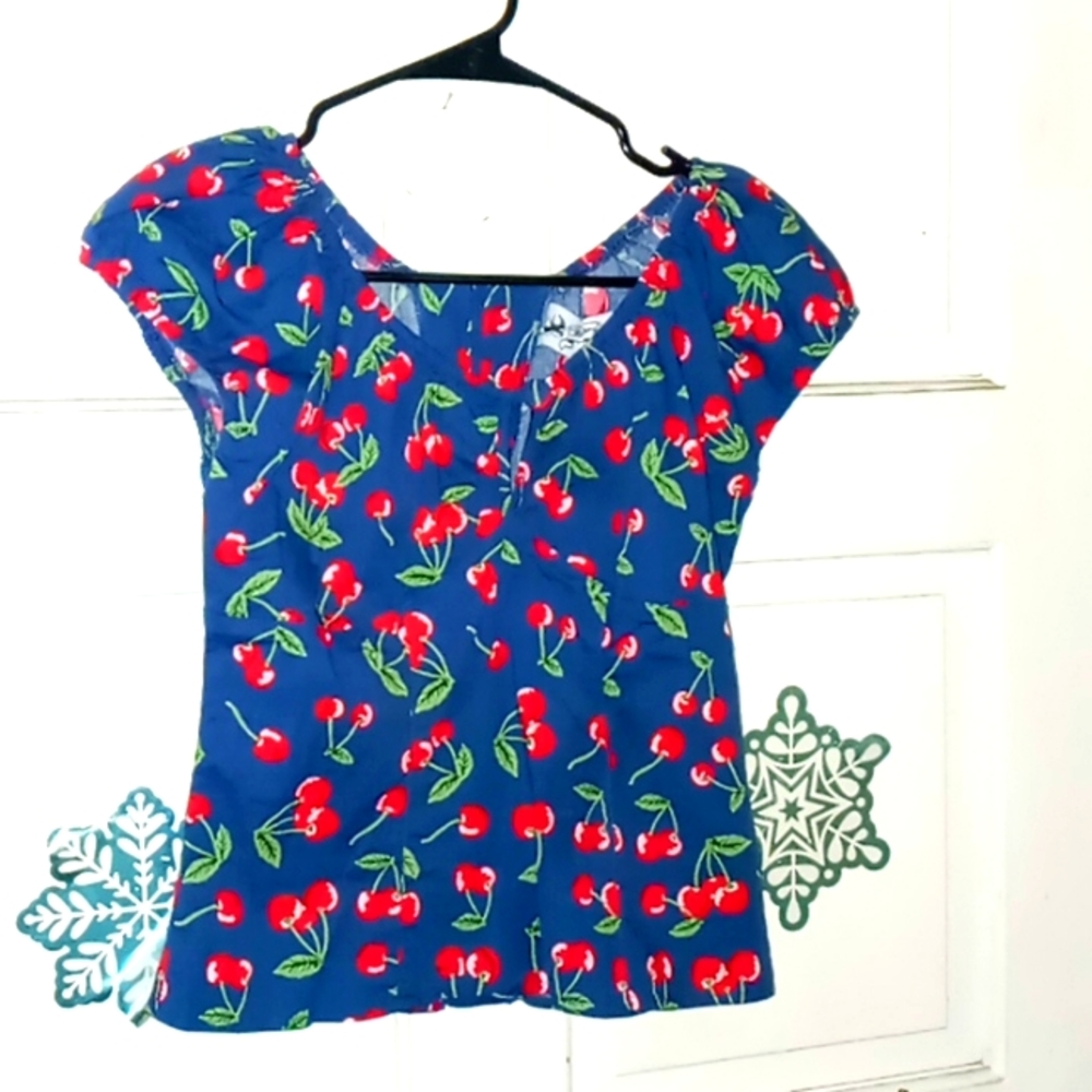 Hell Bunny 🍒 peasant top